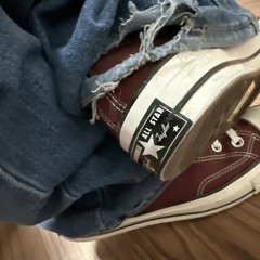 бро в конверсах