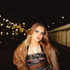 Mia Kirkland