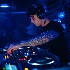Aaron Cruz