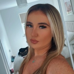 hollie may🪭🍒