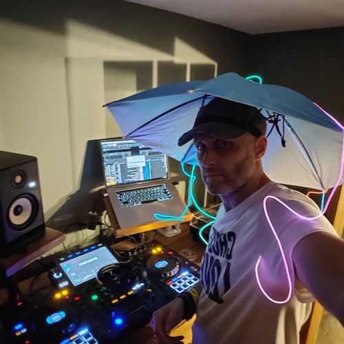 Tech House wander