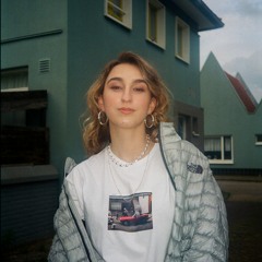 Zoë Low