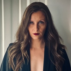 Elle J