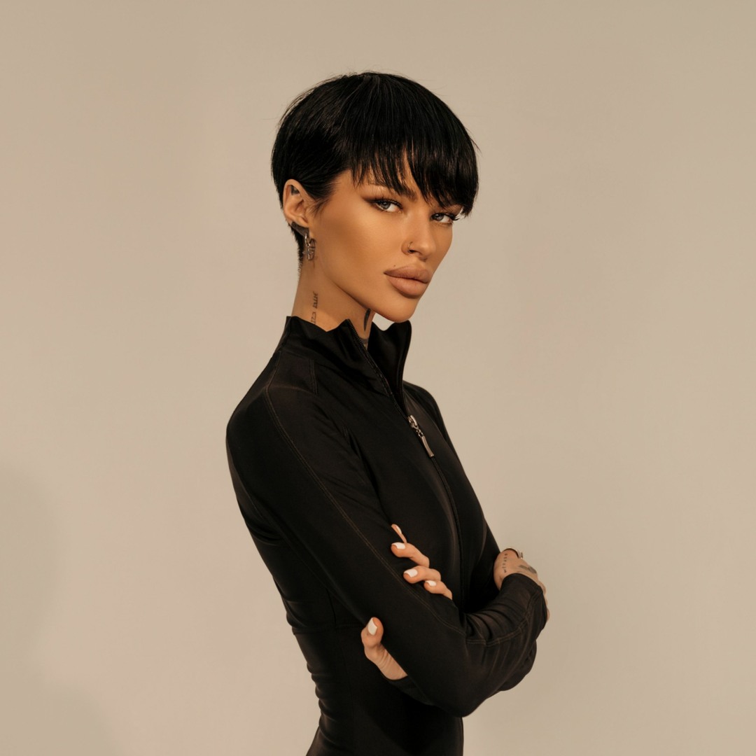 Фотоға түскендегі қыздың беті