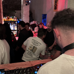djnek