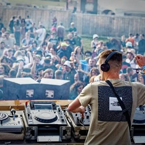 Naughty Nixon    mashed up free party style