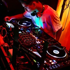 DJ B