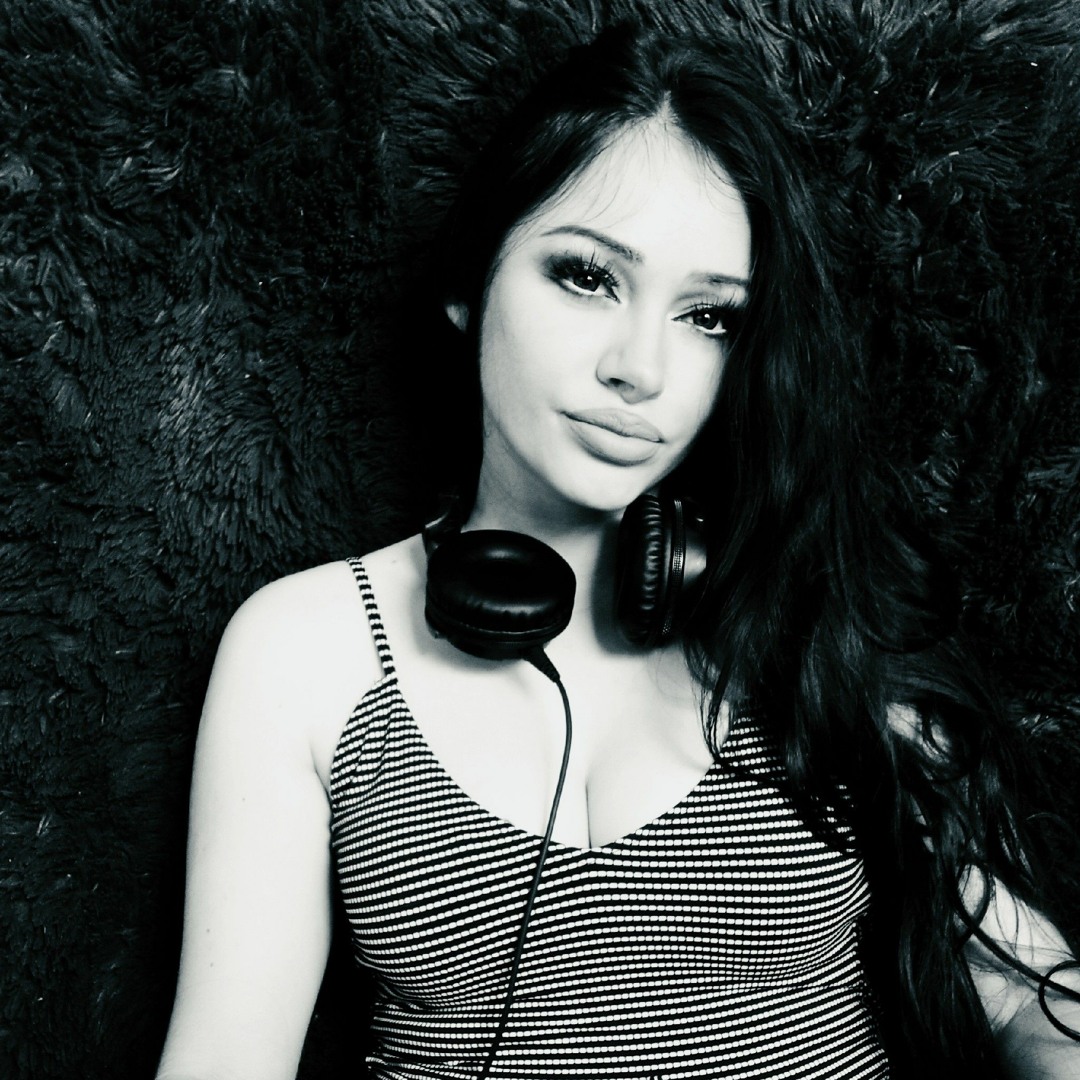 Stream Nadis music | Listen to songs, albums, playlists for free