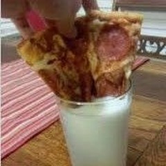 Una pizza con leche