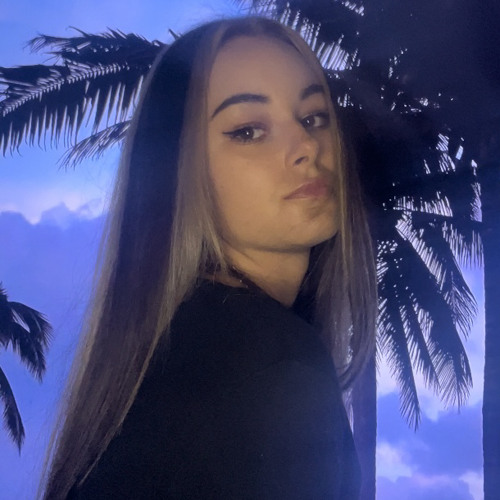 April Viarni’s avatar