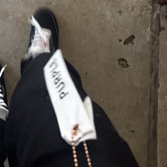 𖦹