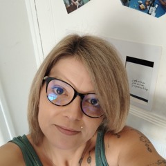 Mo