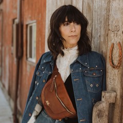 Nicki Bluhm