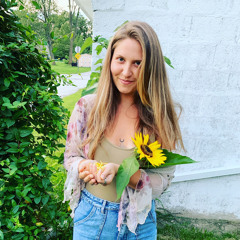 Callie Fischhaber (Caroline)