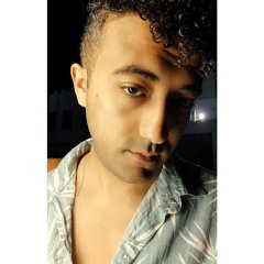 صدوقة يستمع إلى