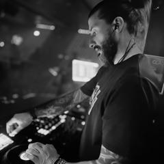 DJ/Producer Axel Bampton