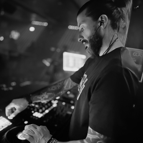 DJ/Producer Axel Bampton — artist photo