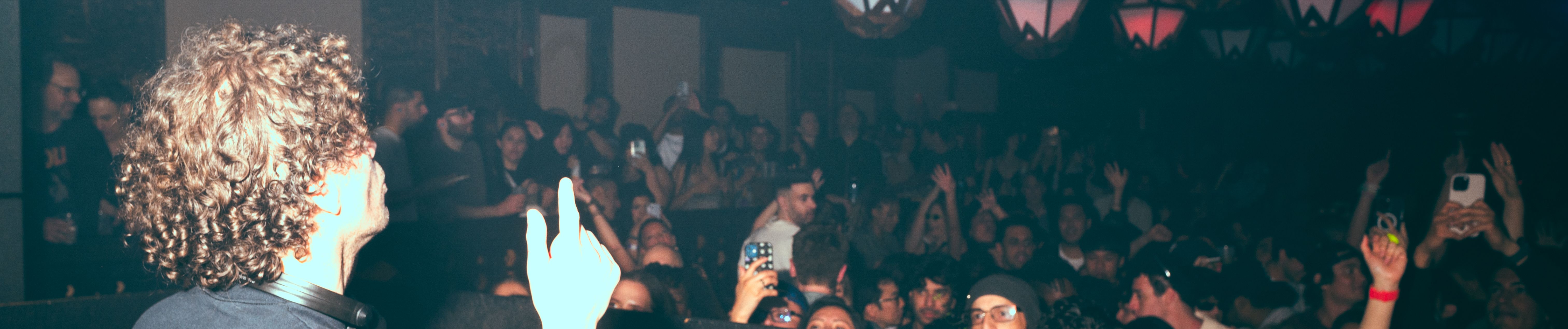 Download Moon Boots from soundcloud to mp3