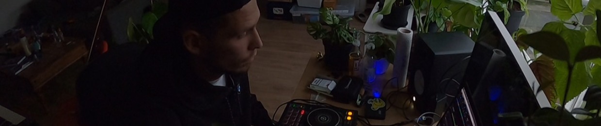 DJ LOUIE