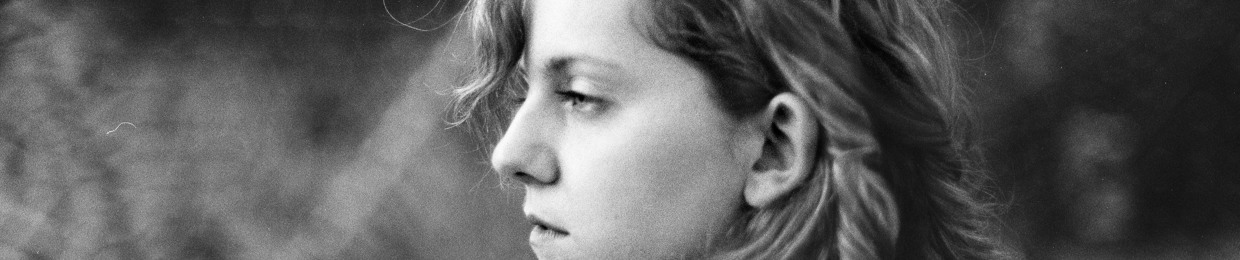 AVA ADÉ
