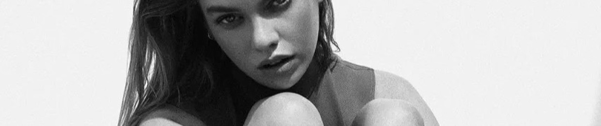 Lucy Boynton & Disney Mæjah, Stella Maxwell.