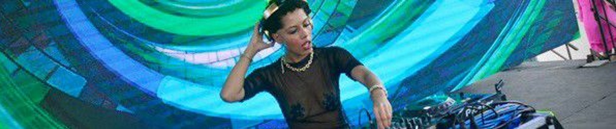 DJ E-Vamp Estter Tavárez