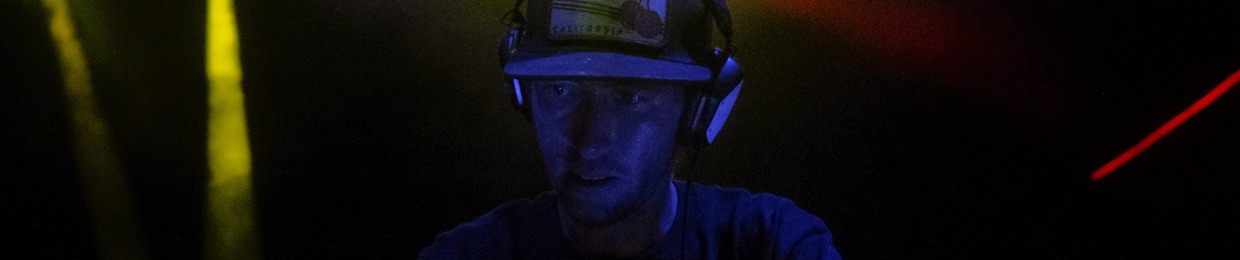 DJ W4X