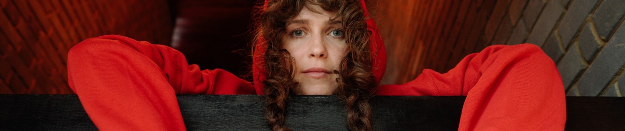 Rae Morris.