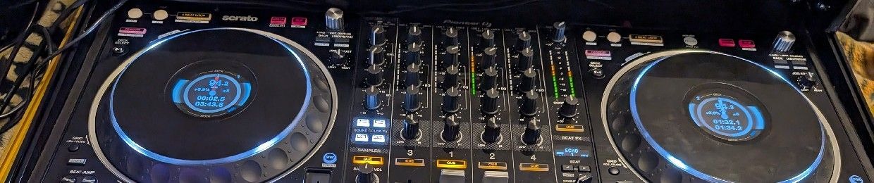 DJ Geoffrey Feelingz