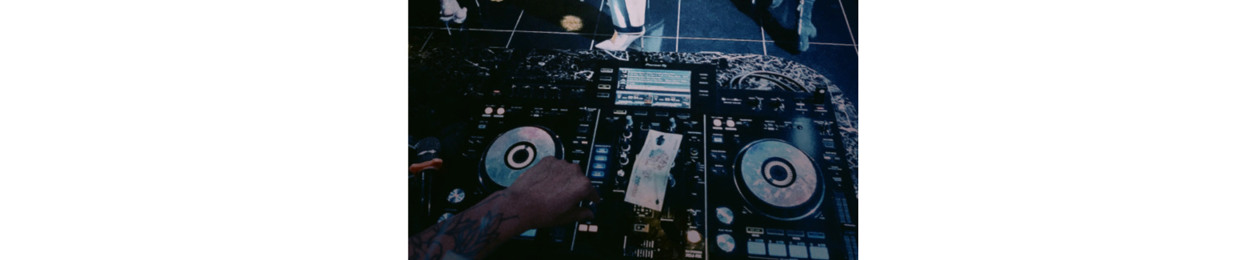 Disc Jockey Qi